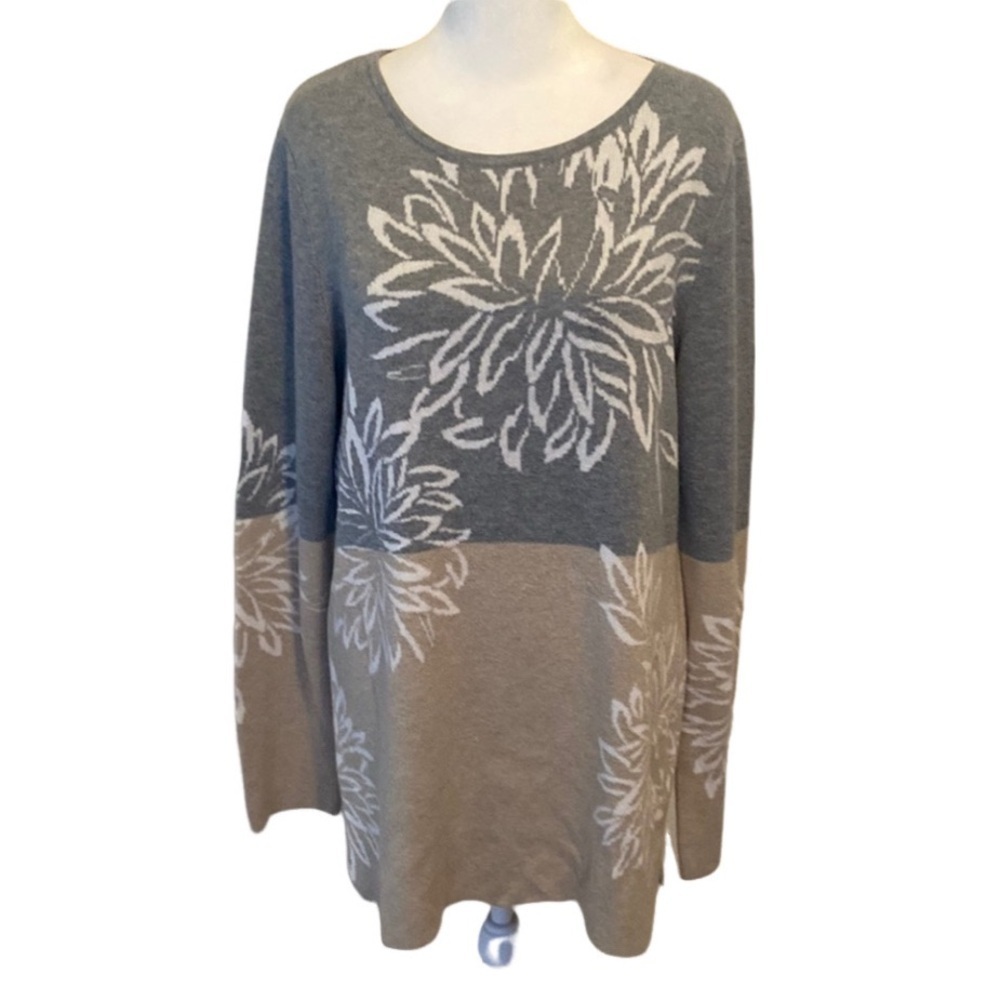 Calvin Klein Knit long Sweater in Gray and tan. White floral. Size M. Dual color